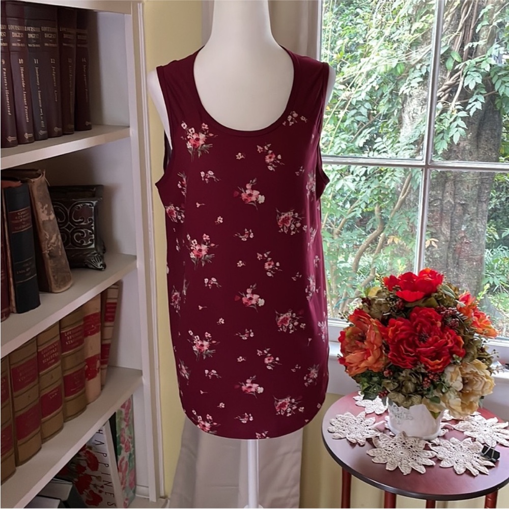 ⭐️ 3/$15 Juniors Wishful Park Floral Maroon Tank Size Large